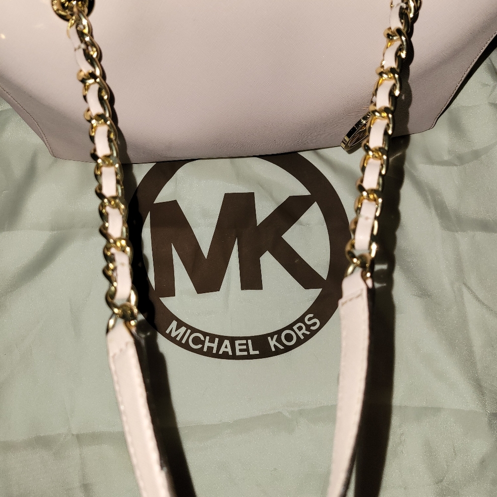 Michael Kors Blush Tote with Gold Accents - Picture 4 of 10